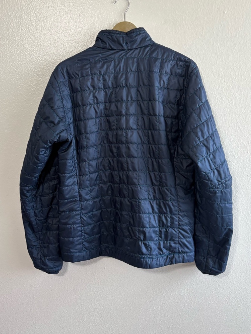 Patagonia Men’s Medium Navy Blue Red Nano Puff Jacket Outdoor Travel Hiking - Picture 2 of 8